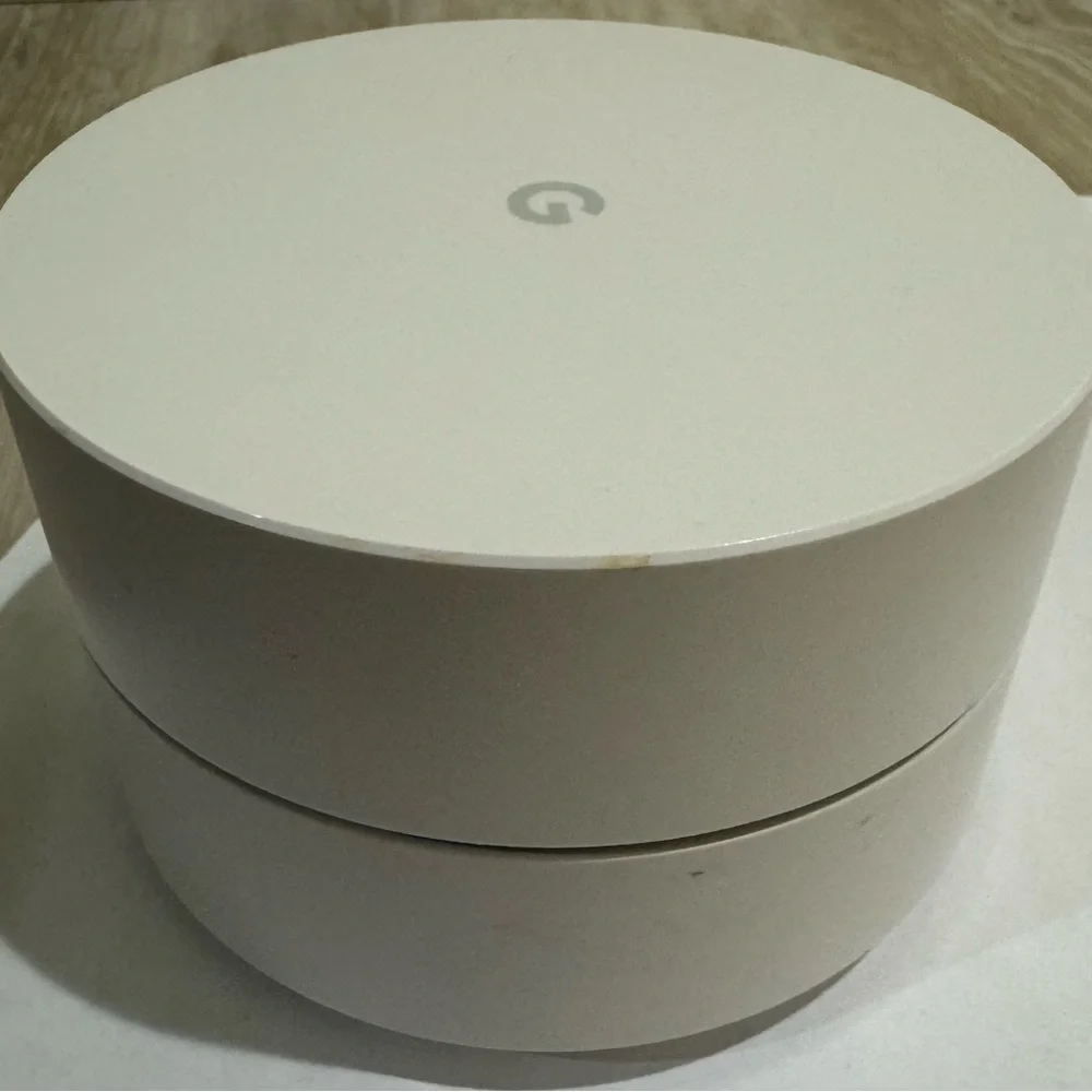 Google AC-1304 Wi-Fi Mesh Router With Mount Genie Bundle - Used